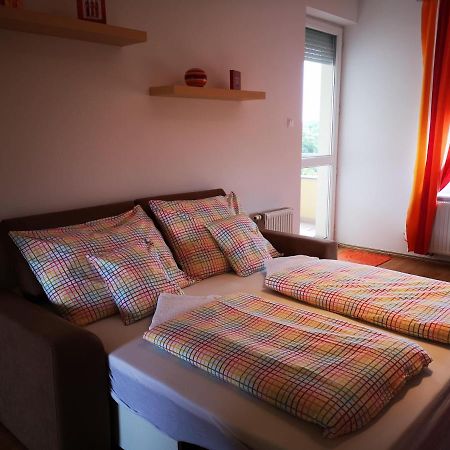 Meszaros Apartman Buk Luaran gambar
