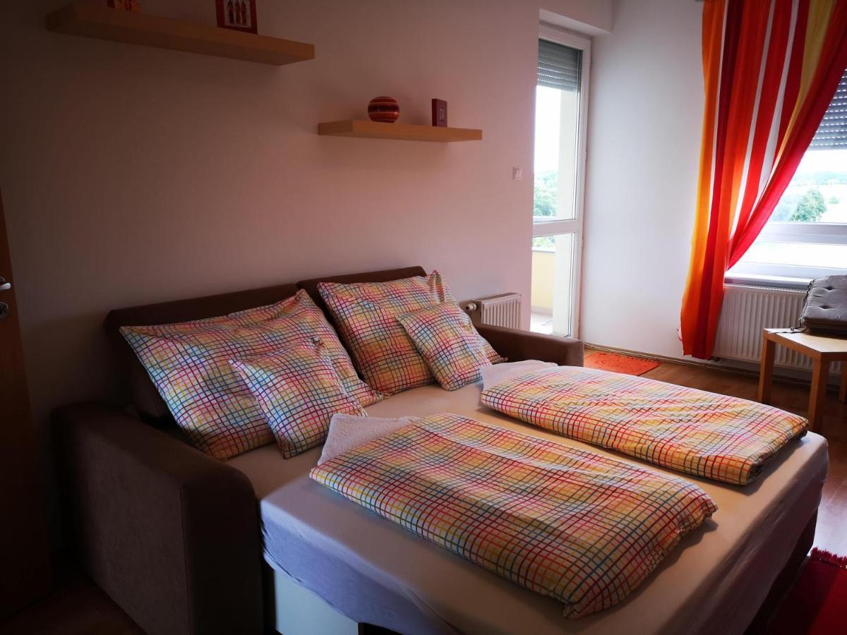 Meszaros Apartman Buk Luaran gambar
