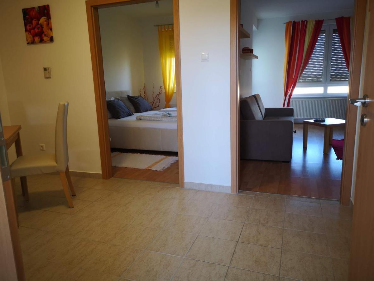 Meszaros Apartman Buk Luaran gambar