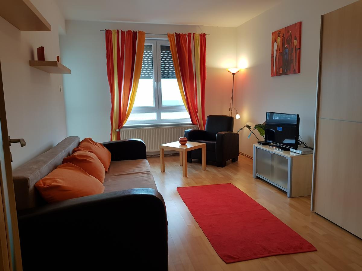 Meszaros Apartman Buk Luaran gambar